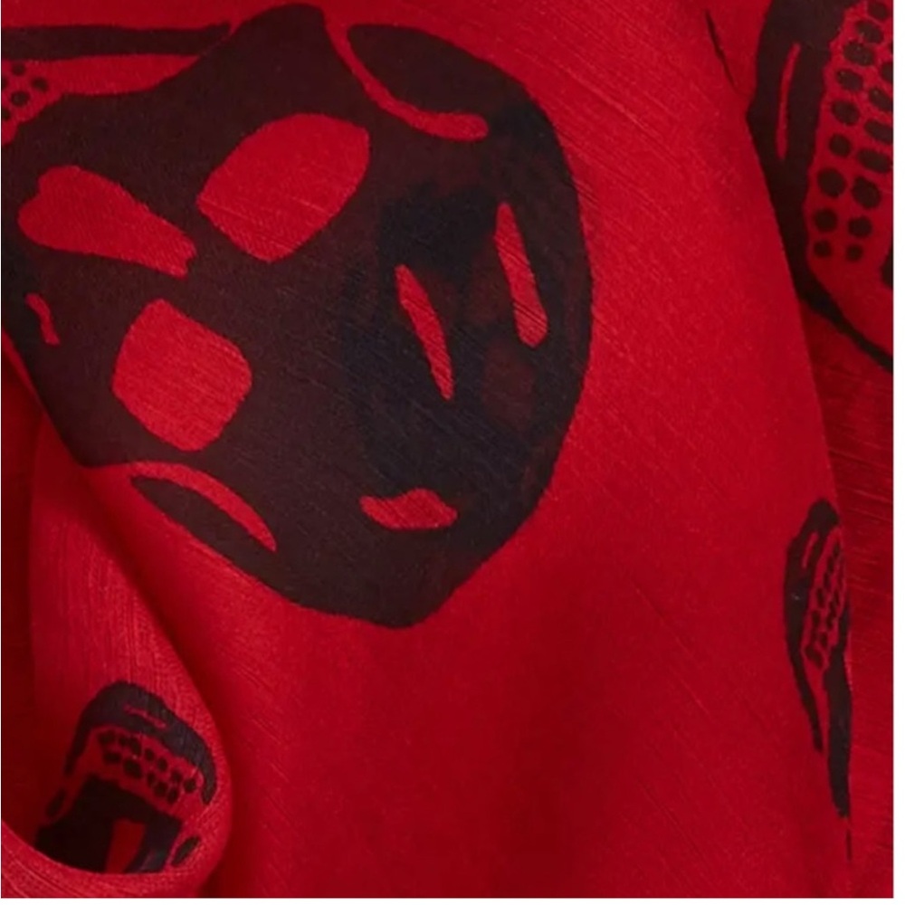 Alexander McQueen Red and Black Skull Print Silk Scarf - Picture 7 of 14